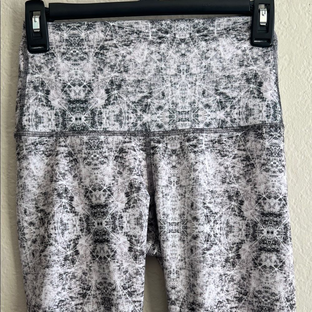 NWOT MIKA Body Wear Abstract Leggings in Size S/M - Picture 3 of 11
